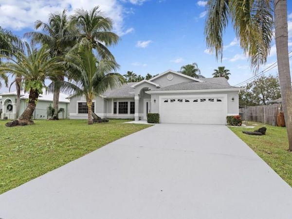 272 SW Carter Avenue, Port St. Lucie, FL 34983
