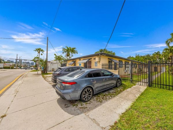 1731 SW 8th St , Miami, FL 33135
