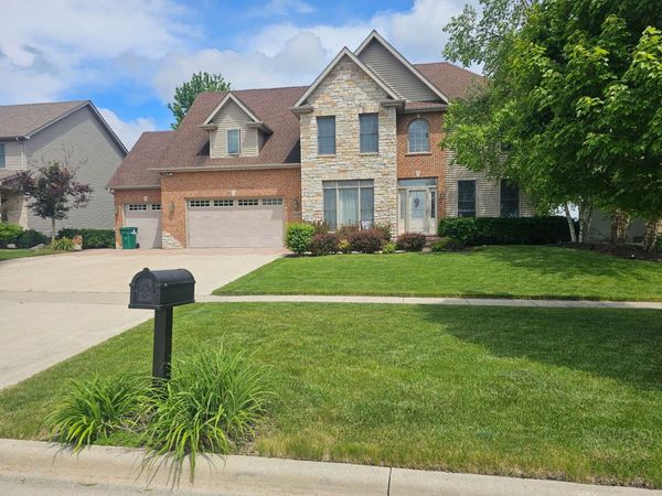 1910 Parkside Drive, Sycamore, IL 60178