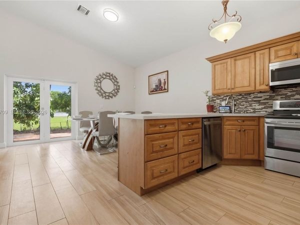 610 SE 12th Ter , Homestead, FL 33033