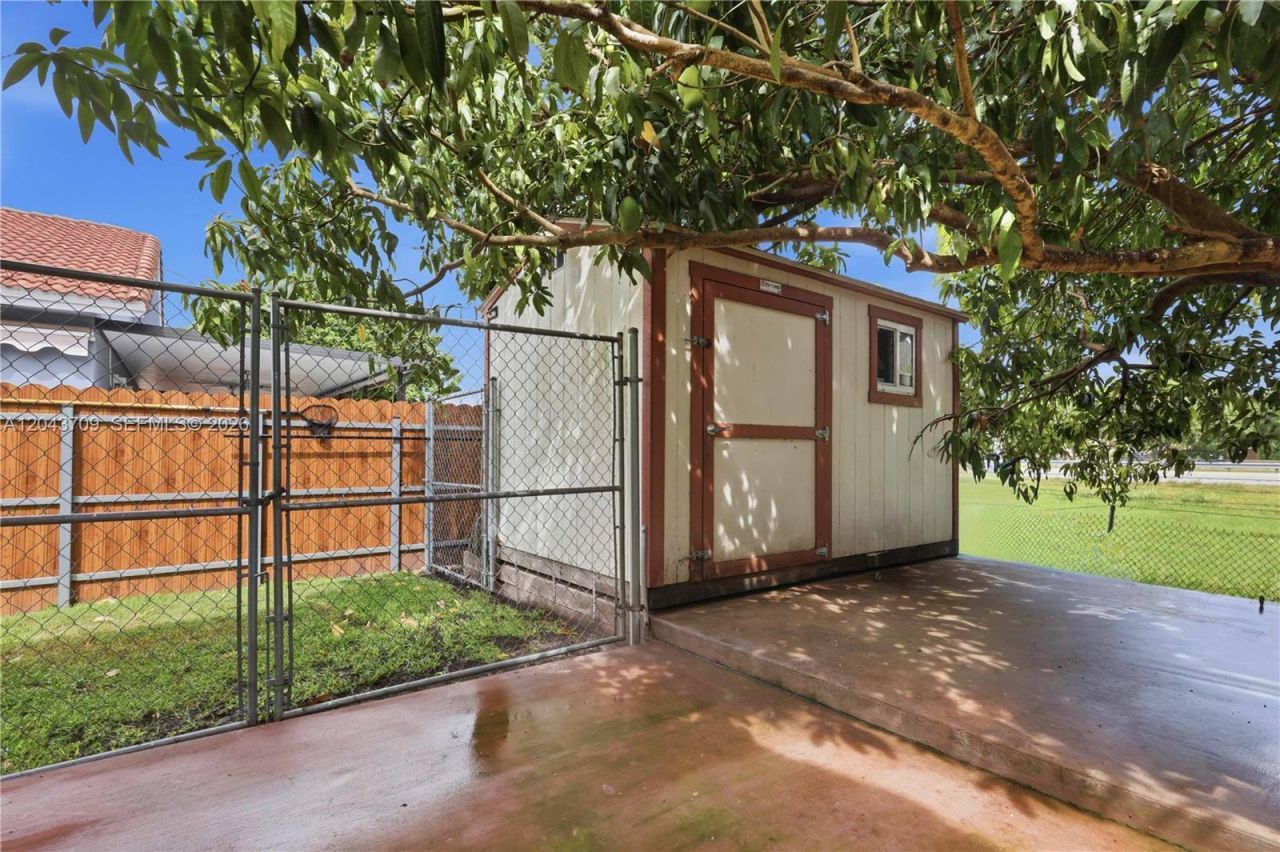 610 SE 12th Ter, Homestead, FL 33033 Photo