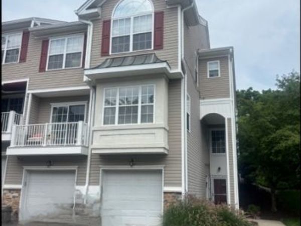 93 Lakeview Ct, Pompton Lakes, NJ 07442