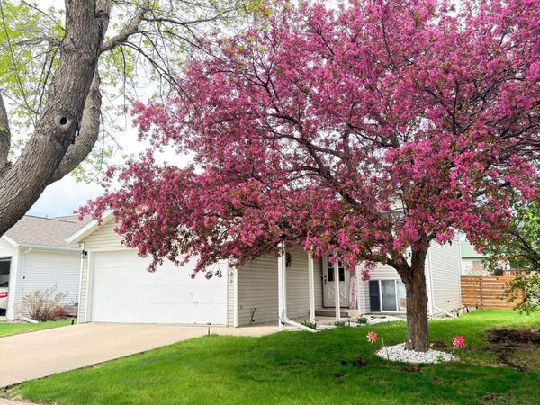 2927 35th Avenue S, Fargo, ND 58104