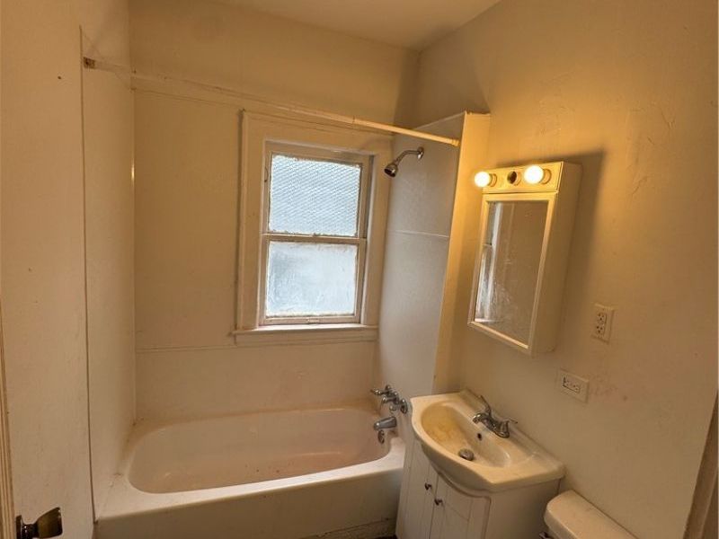915 Eddy Road, Cleveland, OH 44108 Photo 14