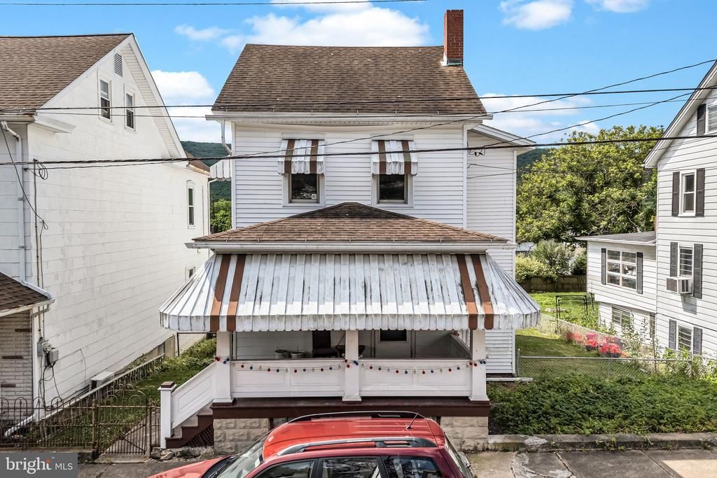 404 JULIAN STREET , WILLIAMSTOWN, PA 17098