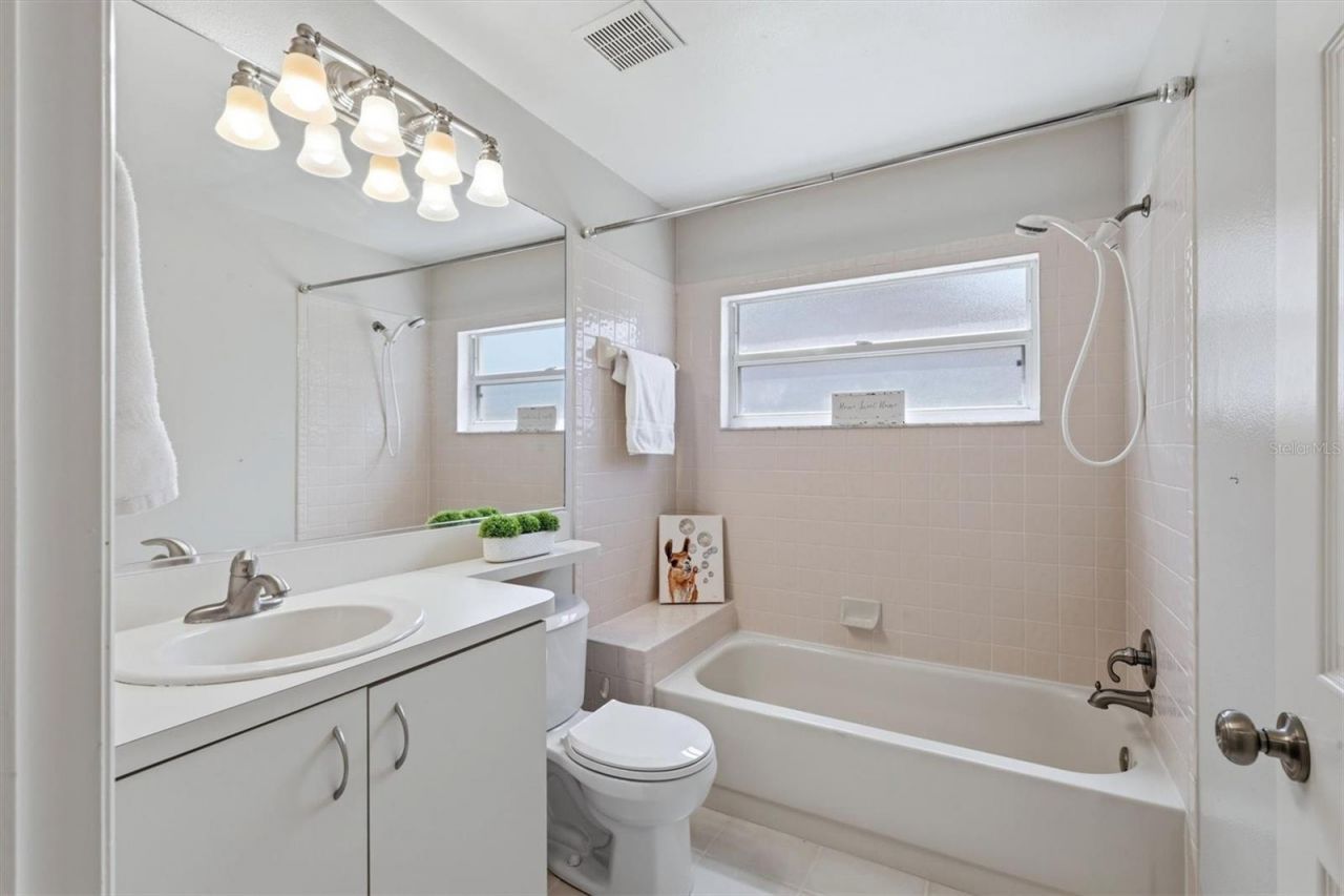 4461 Ascot Circle N, Sarasota, FL 34235 Photo