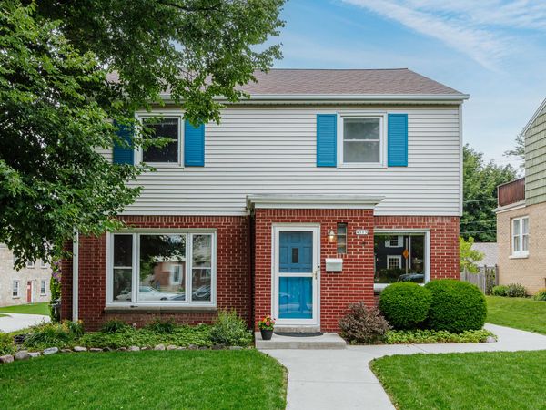 4315 N Alpine Ave, Shorewood, WI 53211