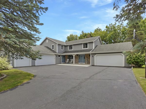 N30W23511 Greenfield Ct, Pewaukee, WI 53072
