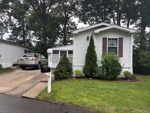 1661 Old Country Road, Unit 125, Riverhead, NY 11901