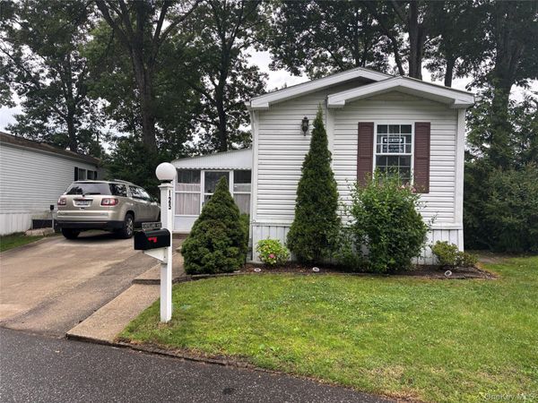 1661 Old Country Road, Unit 125, Riverhead, NY 11901