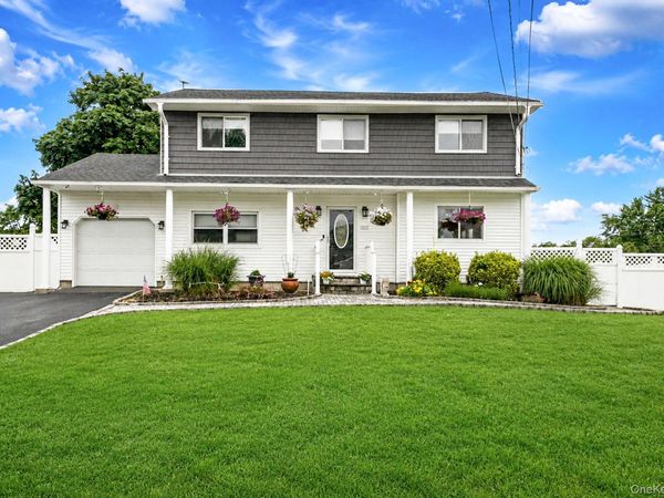62 Oneida Avenue , South Setauket, NY 11720