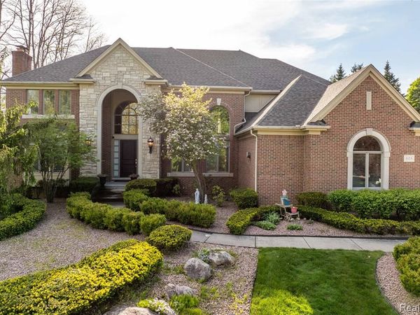 5173 Serena Drive, Troy, MI 48098