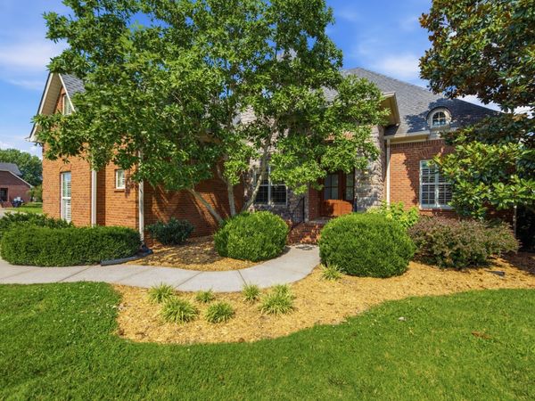 2926 Frank Robinson Dr , Murfreesboro, TN 37130