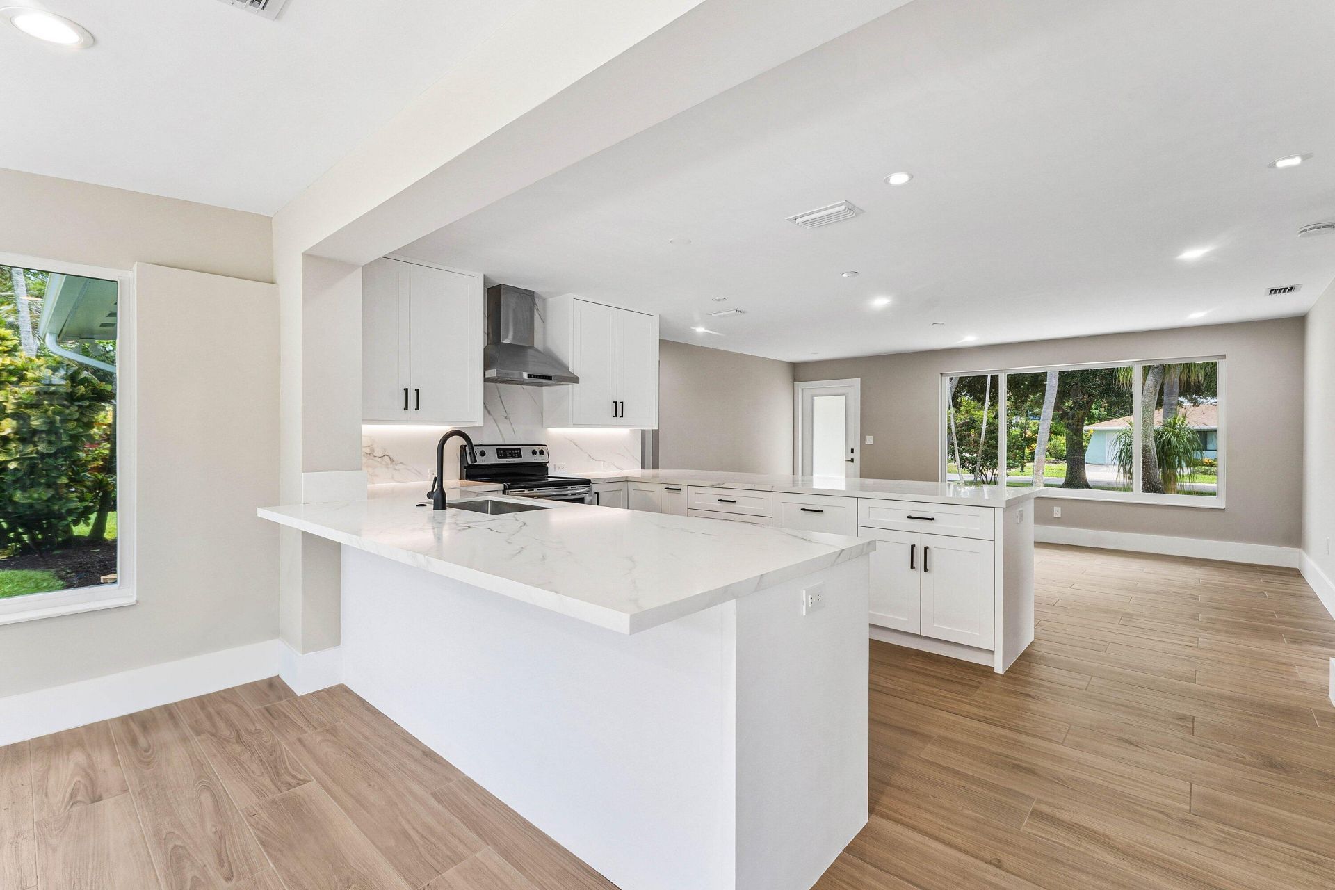 945 Westwind Drive, North Palm Beach, FL 33408 Photo