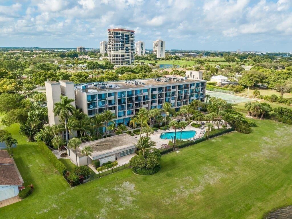 1830 Embassy Drive, Unit 306, West Palm Beach, FL 33401 Photo