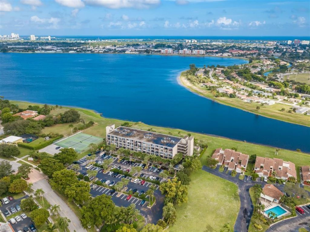 1830 Embassy Drive, Unit 306, West Palm Beach, FL 33401 Photo
