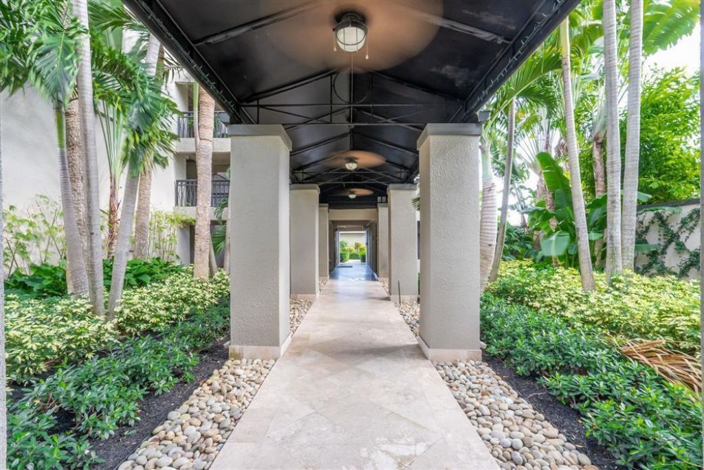 1830 Embassy Drive, Unit 306, West Palm Beach, FL 33401 Photo