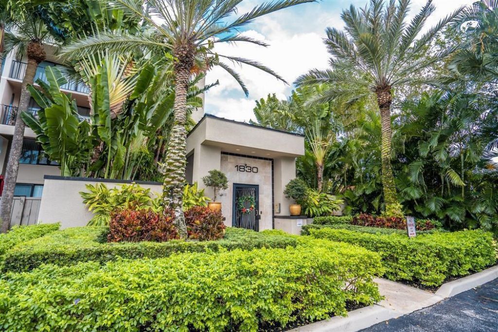 1830 Embassy Drive, Unit 306, West Palm Beach, FL 33401 Photo