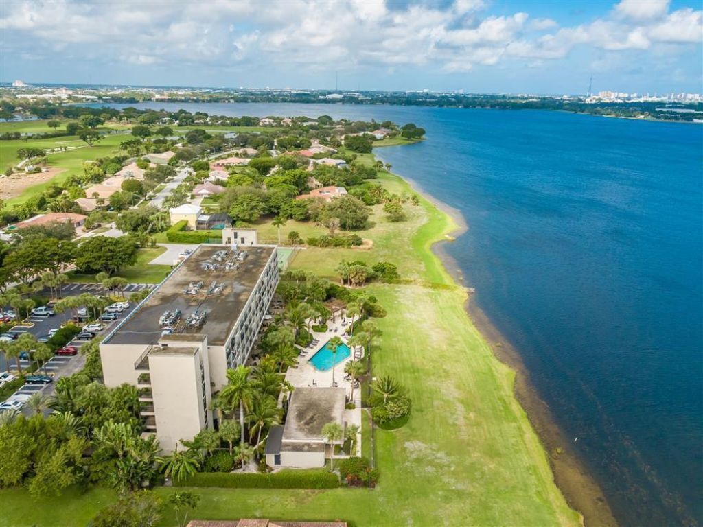 1830 Embassy Drive, Unit 306, West Palm Beach, FL 33401 Photo