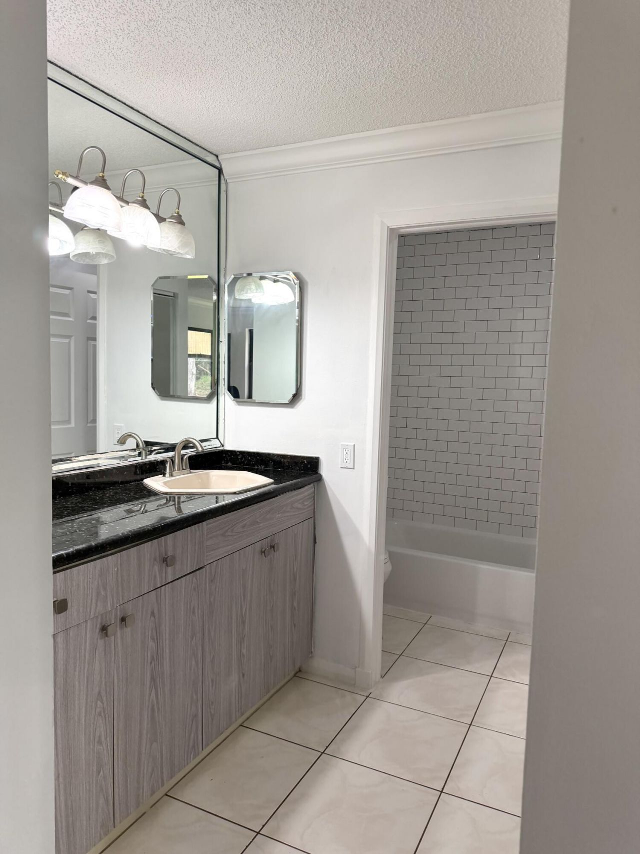 405 Lakeview Drive E, Royal Palm Beach, FL 33411 Photo