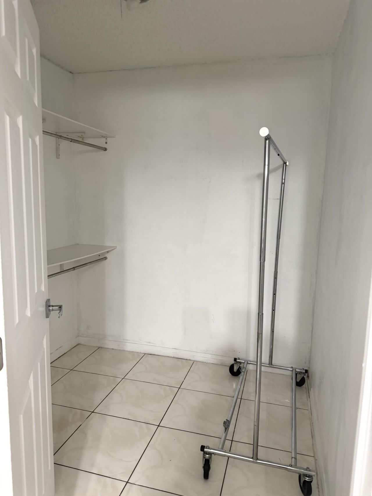 405 Lakeview Drive E, Royal Palm Beach, FL 33411 Photo