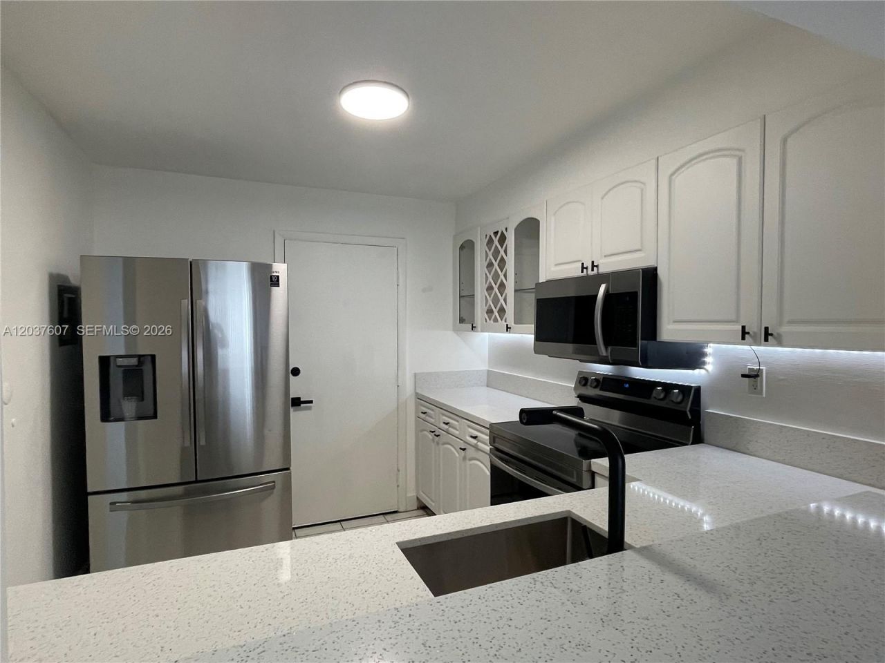 8233 Harding Ave , Unit 408, Miami Beach, FL 33141 Photo