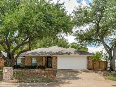 7604 Blossom Drive, Fort Worth, TX 76133