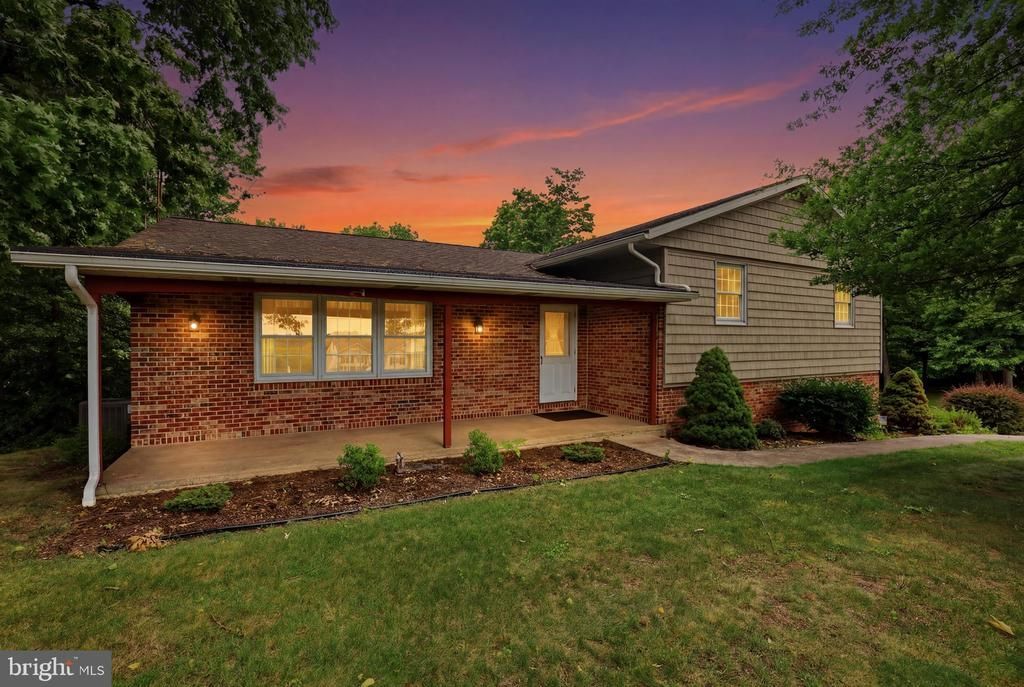 123 DECK ROAD , WOMELSDORF, PA 19567
