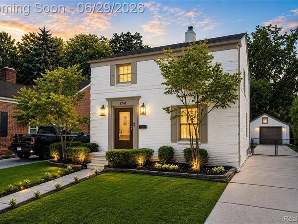 1741 Brys Drive, Grosse Pointe Woods, MI 48236