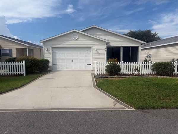 484 HILDALGO DRIVE , LADY LAKE, FL 32159
