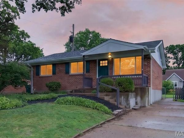 7 Oak Tree Drive, St Louis, MO 63119