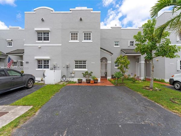 12427 NW 7th Ln , Miami, FL 33182
