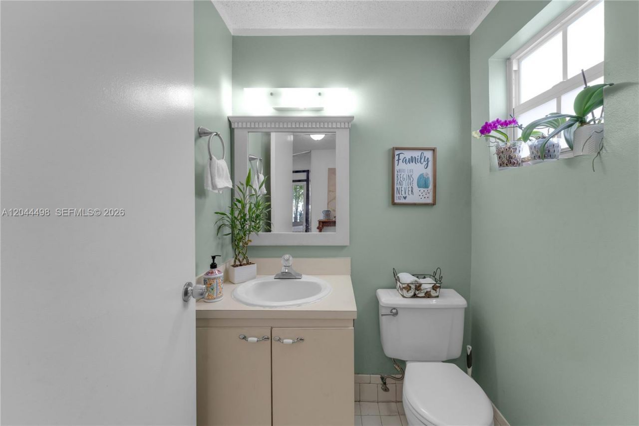 12427 NW 7th Ln , Miami, FL 33182 Photo
