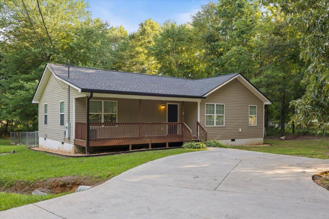 975 Sagamore Drive, Tunnel Hill, GA 30755 Main Photo