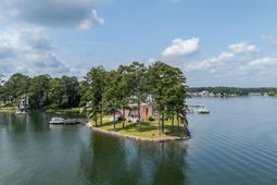 675 E Point Drive photo 4