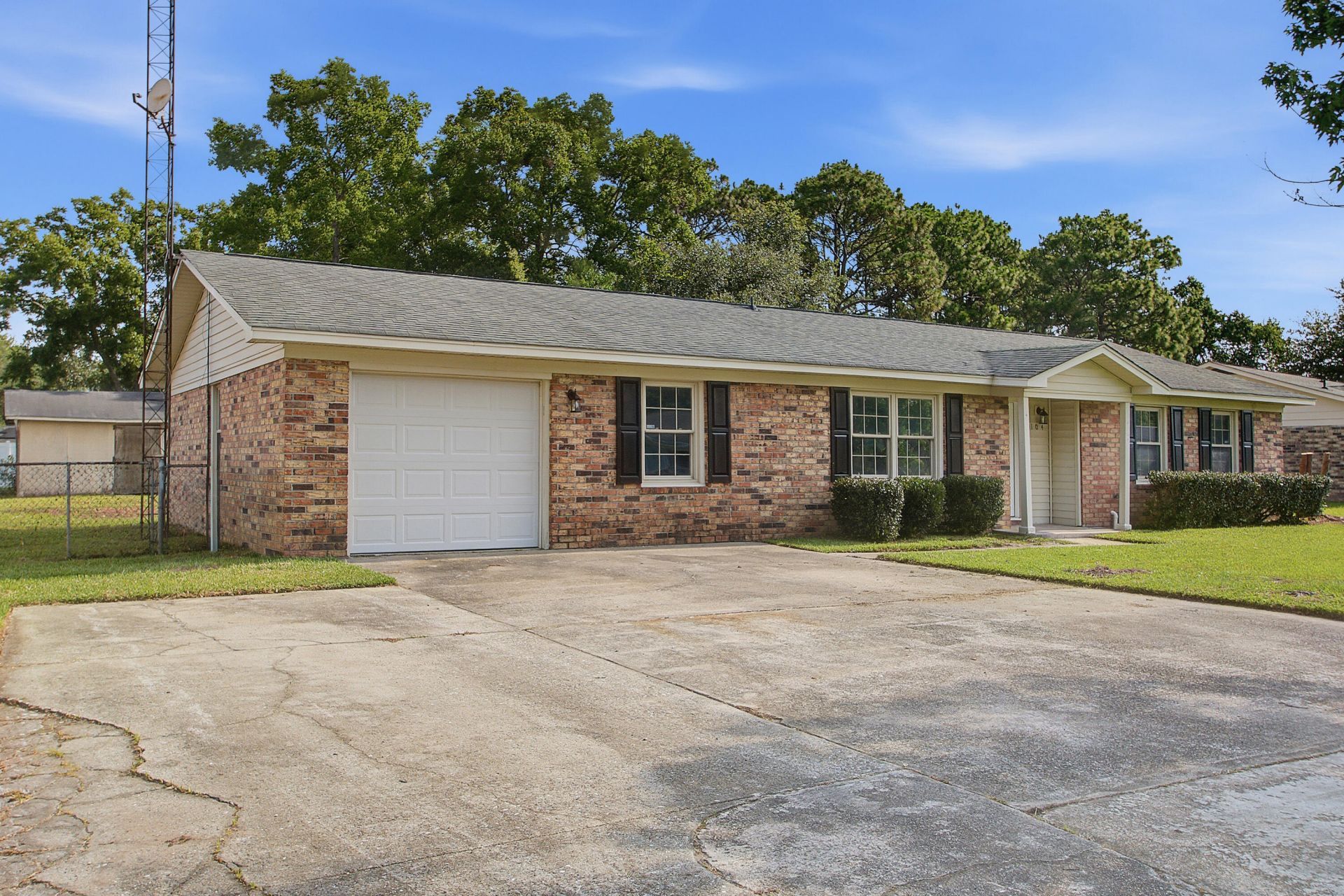 104 General Dennis Drive Photo 4