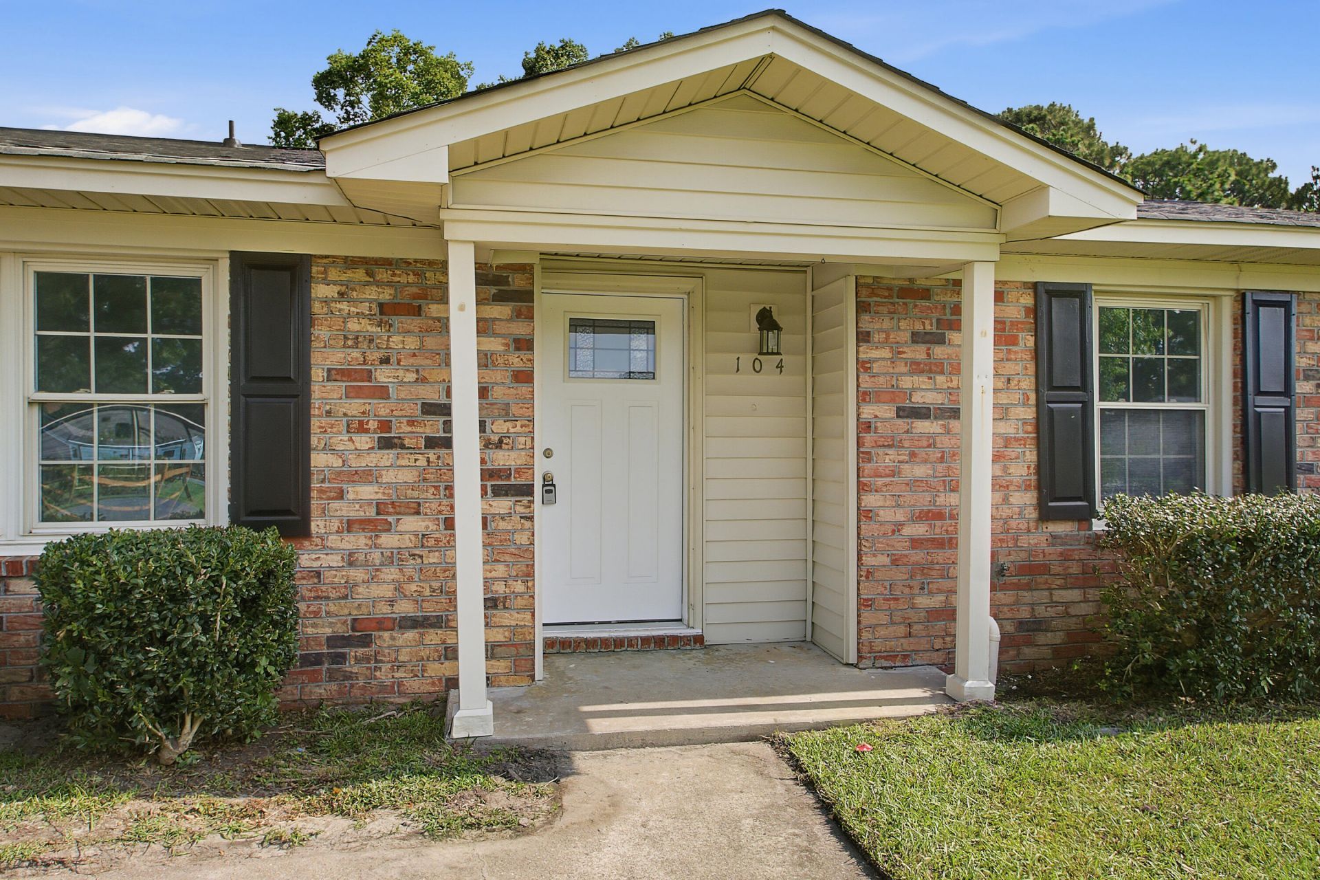 104 General Dennis Drive Photo 5