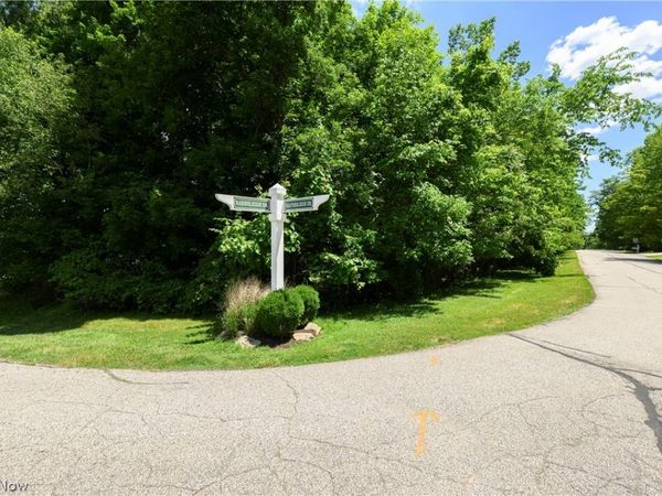 4643 Barnsleigh Drive , Unit 46, Akron, OH 44333