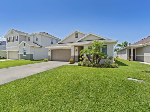 5435 NW Pine Trail Circle, Port St. Lucie, FL 34983