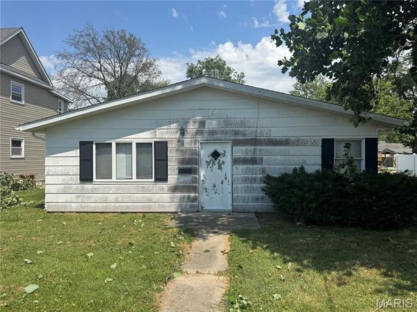 550 N Chestnut Street, Breese, IL 62230