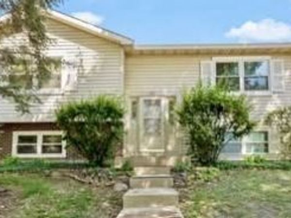 300 Aster Court , Aurora, IL 60504