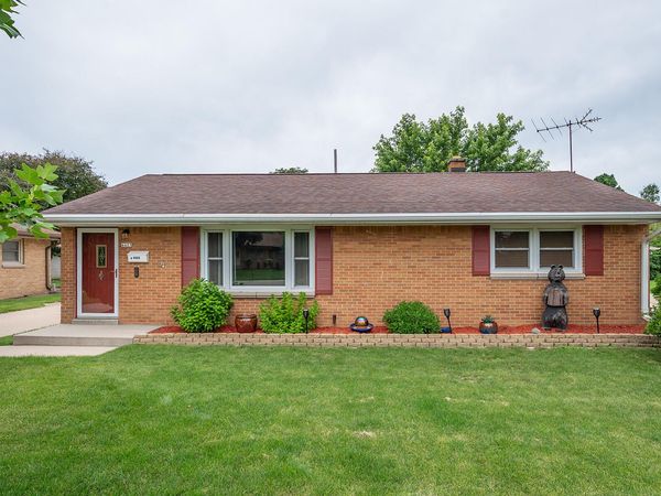 4423 S 61st St, Greenfield, WI 53220