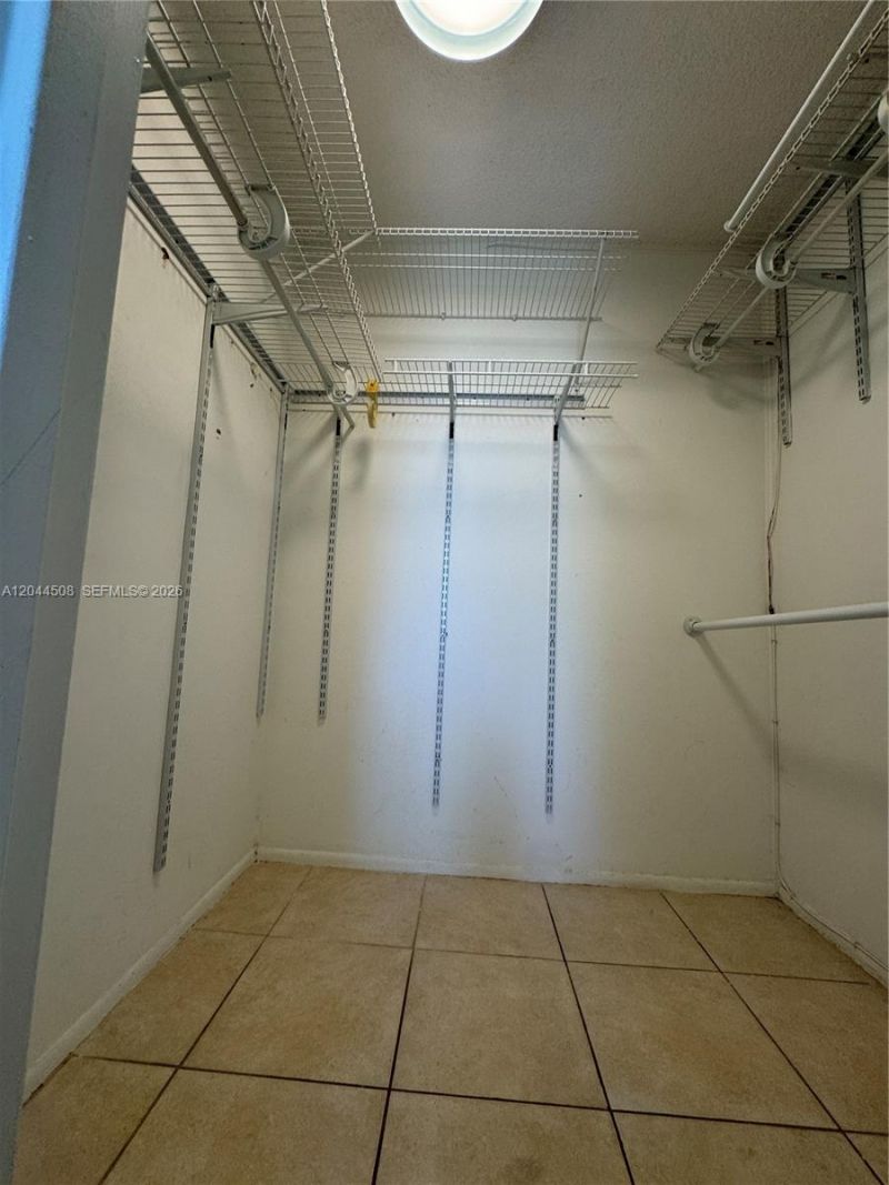 210 172nd St , Unit 429, Sunny Isles Beach, FL 33160 Photo