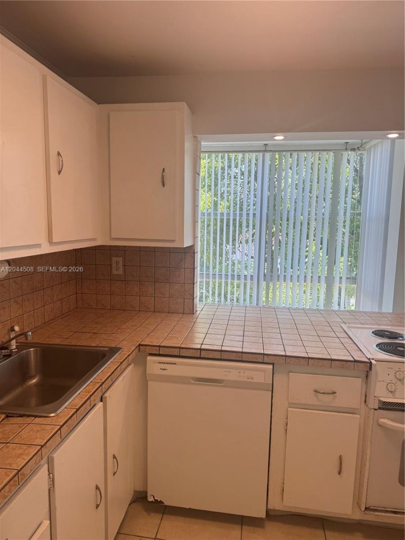 210 172nd St , Unit 429, Sunny Isles Beach, FL 33160 Photo