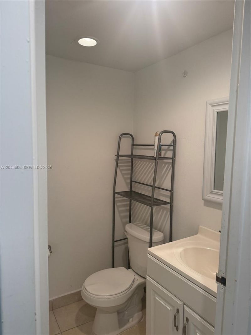 210 172nd St , Unit 429, Sunny Isles Beach, FL 33160 Photo