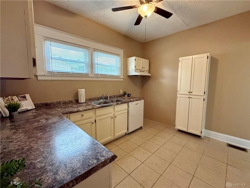 215 Aberdeen Drive, Middletown, OH 45042 Photo 12