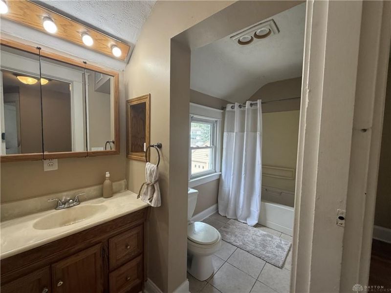215 Aberdeen Drive, Middletown, OH 45042 Photo 17
