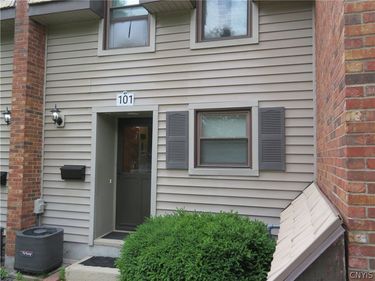 101 Chestnut Hills, New Hartford, NY 13413