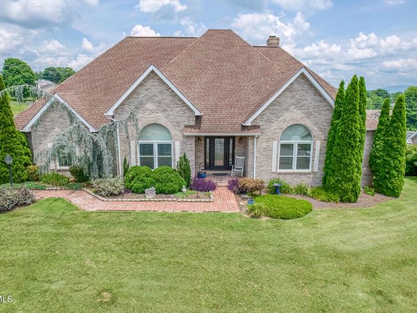 1027 Whittling Wood Drive, Johnson City, TN 37601