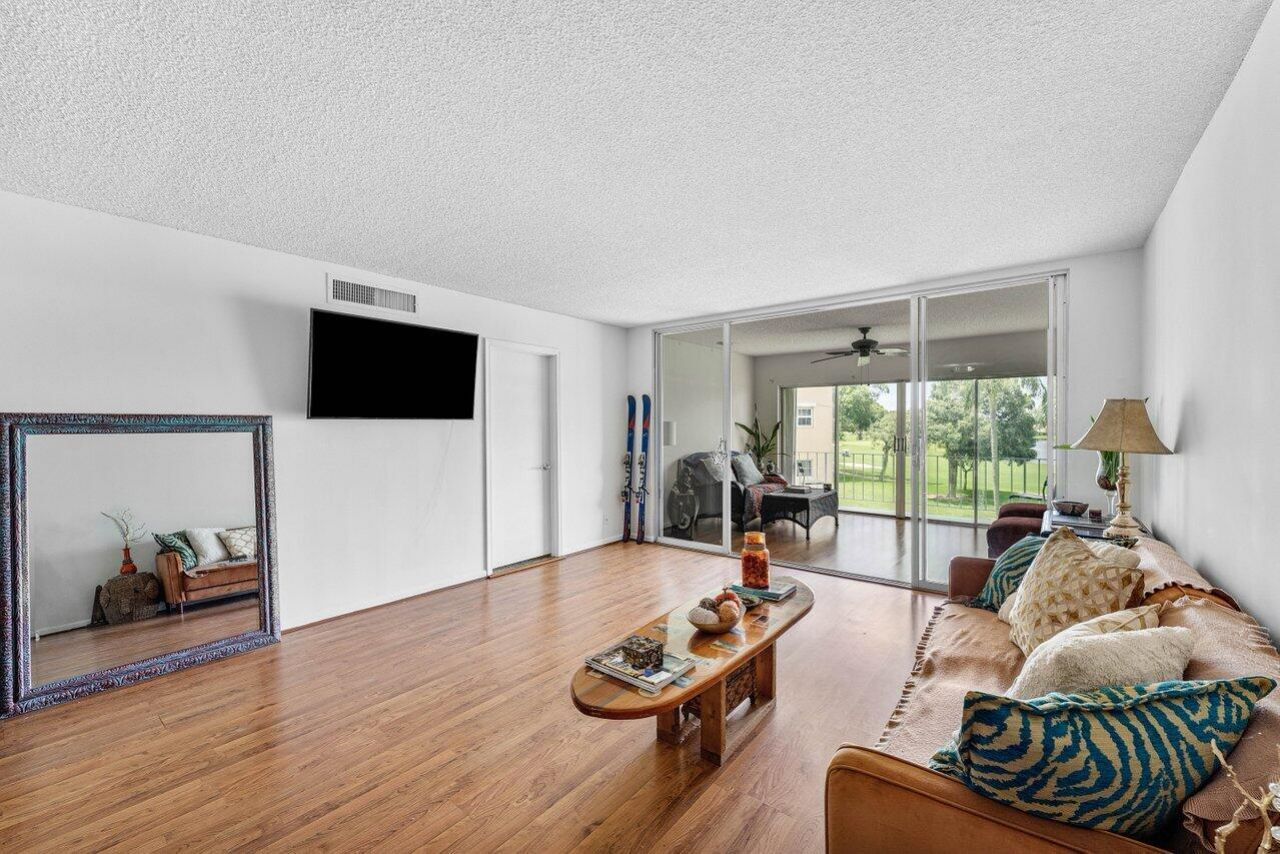 157 Atlantis Boulevard, Unit 301, Atlantis, FL 33462 Photo
